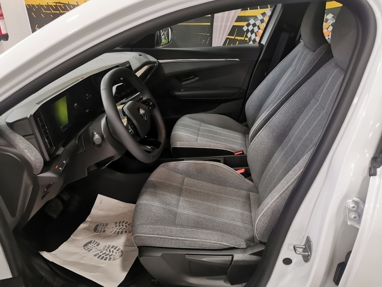 RENAULT MEGANE EVOLUTION E-TECH 130CV foto 4